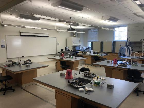 Well-equipped, specialized teaching labs