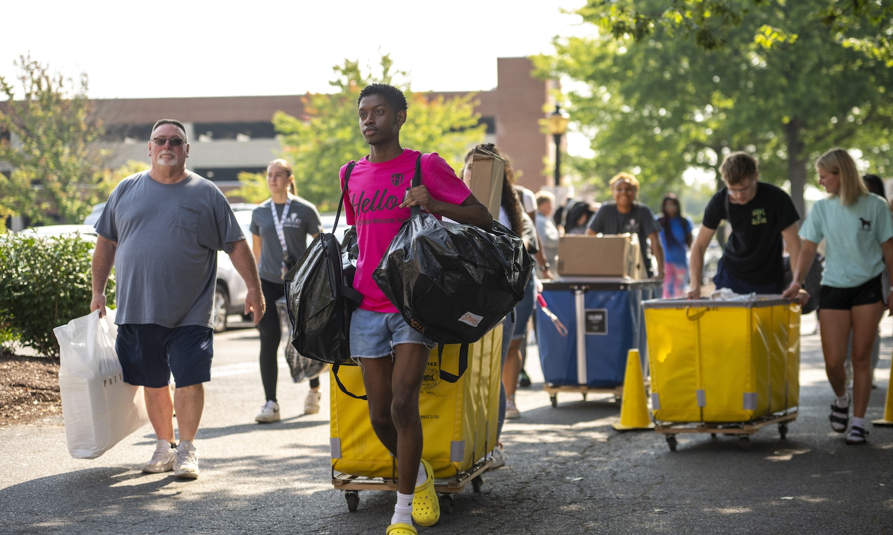 Move-in volunteers assist families during Move-In Day in 2024