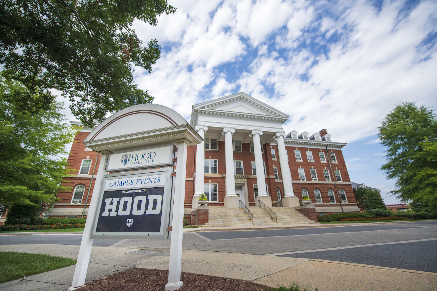 Alumnae Hall on a Spring afternoon