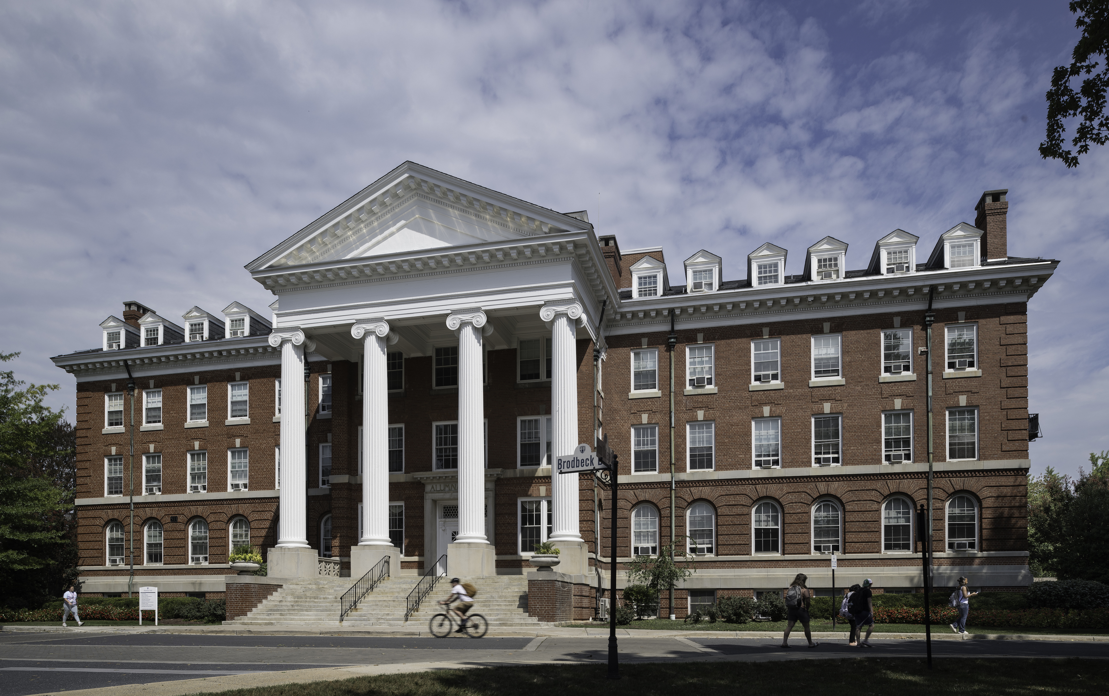 Students walk in front of Alumnae Hall on a Fall day during the 2023 fall semester