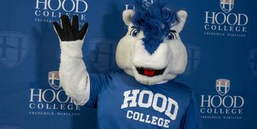 Hood College Mascot Blaze the Horse waves towards new students
