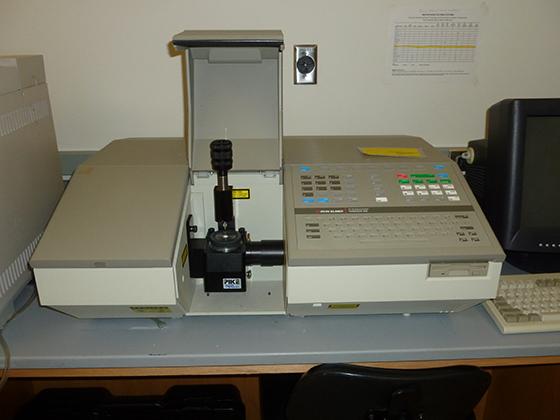 Perkin Elmer Paragon 500 FT-IR Spectrophotometer