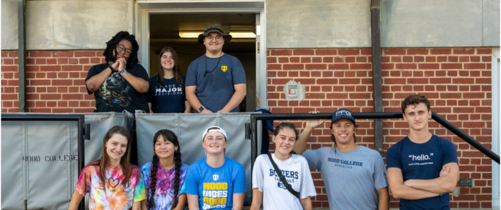 Students at move-in
