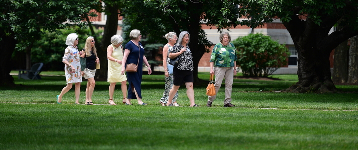 A group of Hood alumni on the Quad.