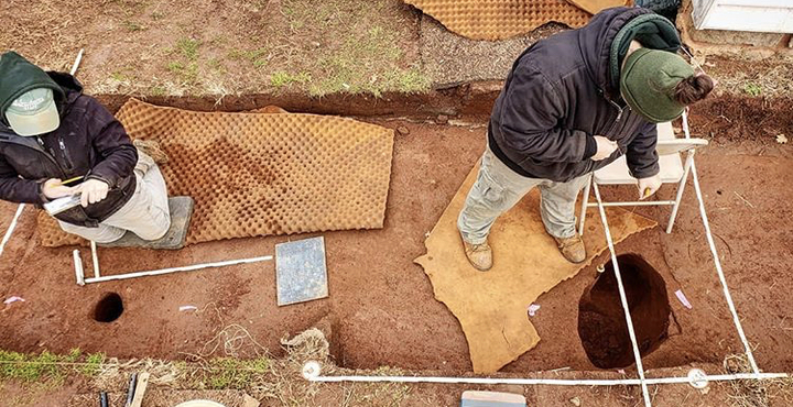 Hood students participating in an archaeological dig at Mount Vernon.