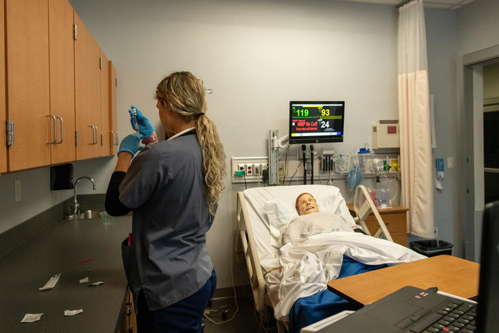 A nursing student using the state of the art technology in the nursing labratory