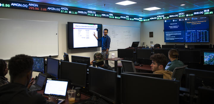 A professor leading a class in the Virginia Munson Hammell '67 Trading Room