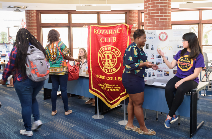 Students at campus organization fair.